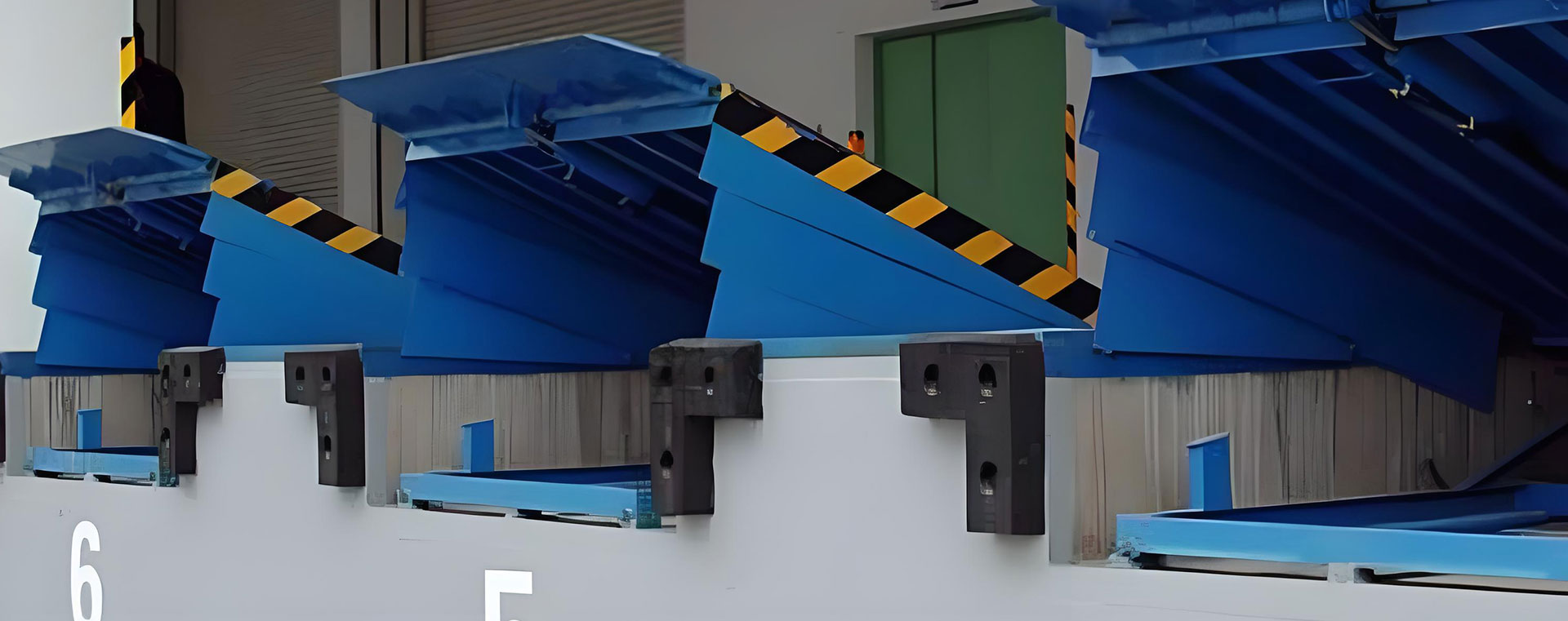 固定式登車橋、移動式登車橋